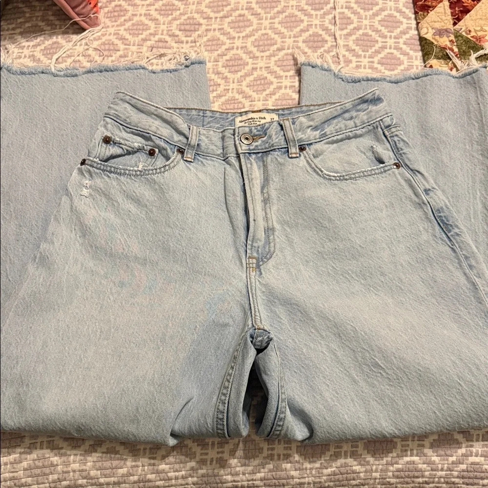 Abercrombie & Fitch Curve Love High Rise Wide Leg Cropped Jean - Picture 7 of 9